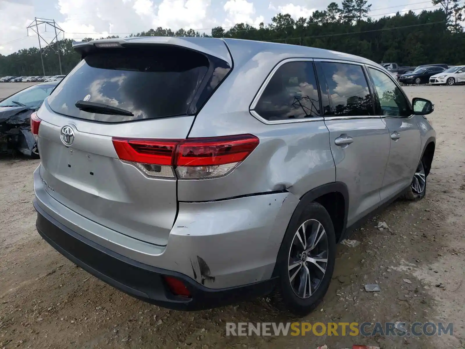 4 Photograph of a damaged car 5TDZARFH7KS054188 TOYOTA HIGHLANDER 2019