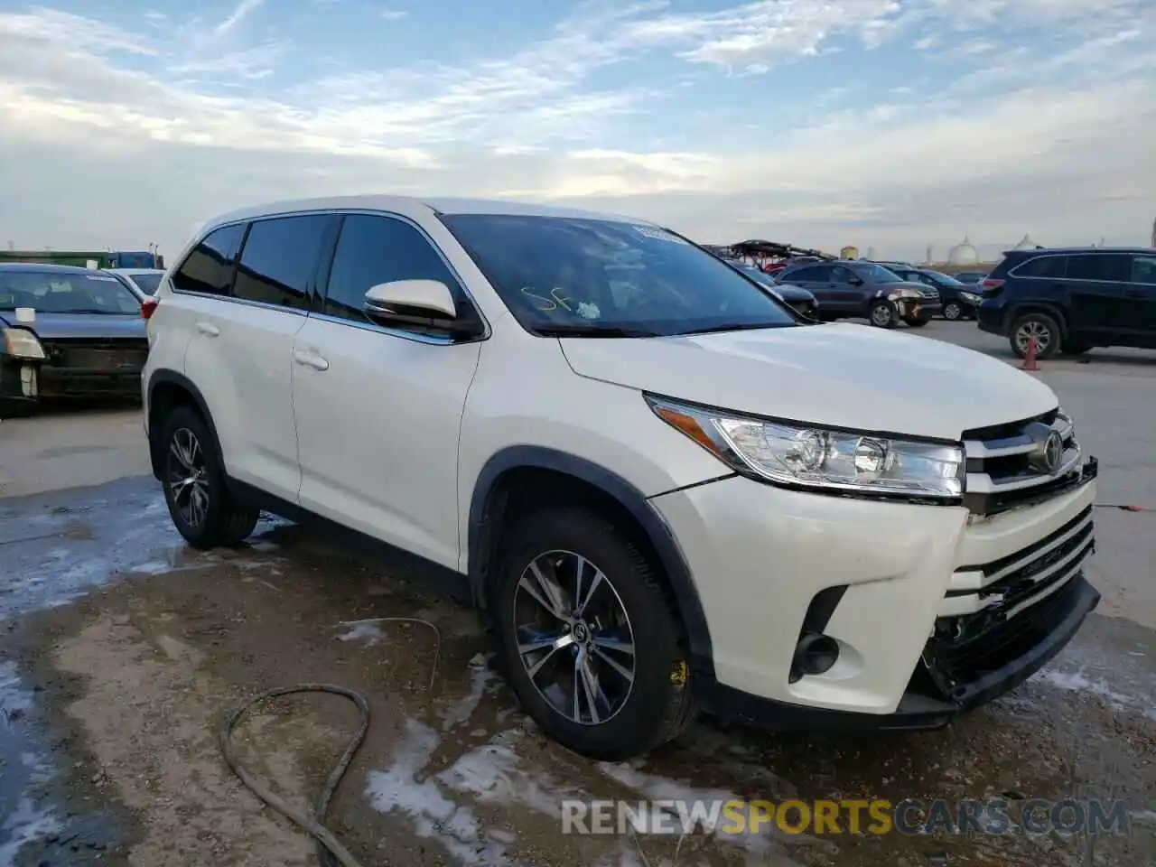 1 Photograph of a damaged car 5TDZARFH7KS059729 TOYOTA HIGHLANDER 2019