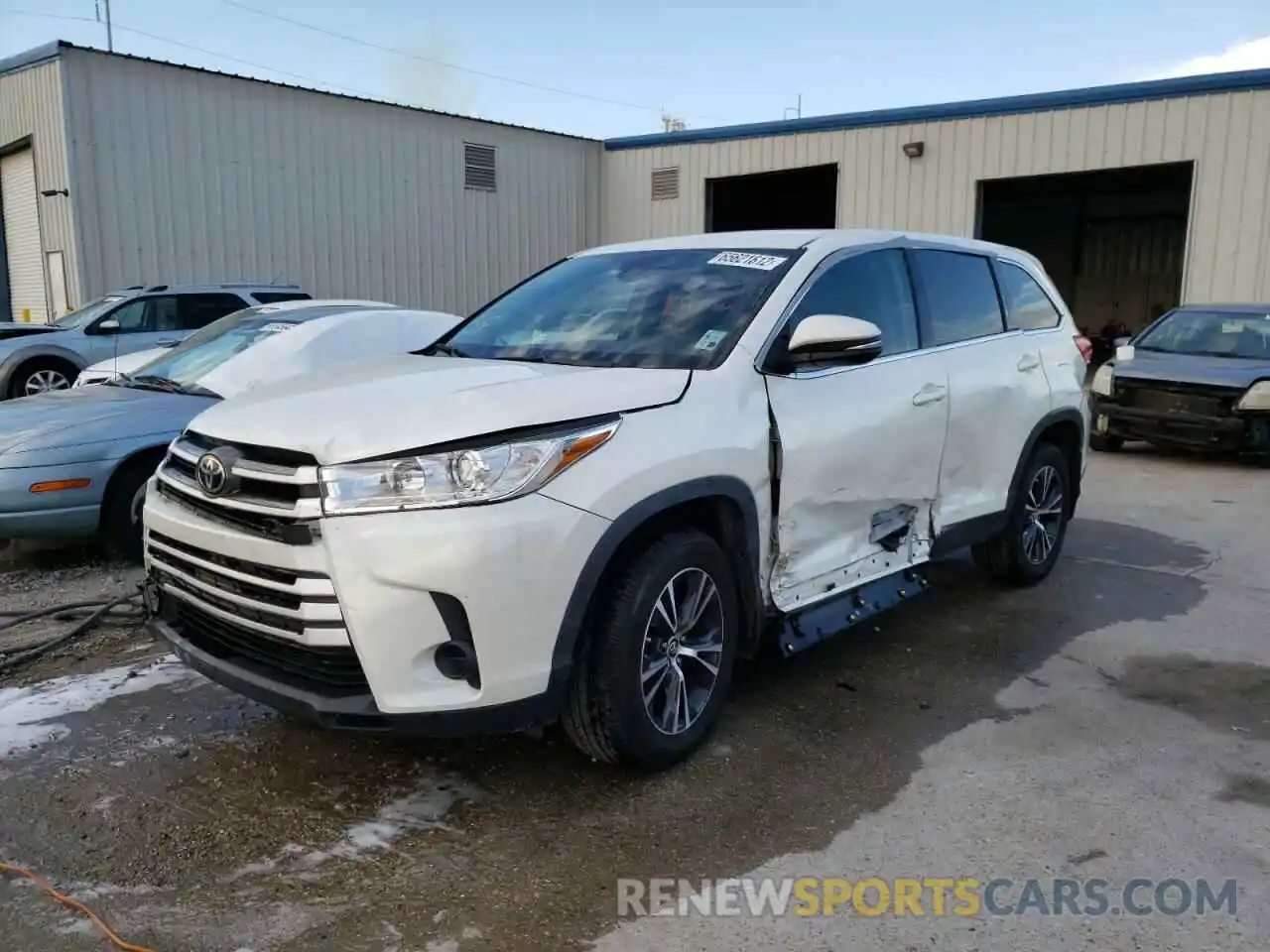 2 Photograph of a damaged car 5TDZARFH7KS059729 TOYOTA HIGHLANDER 2019