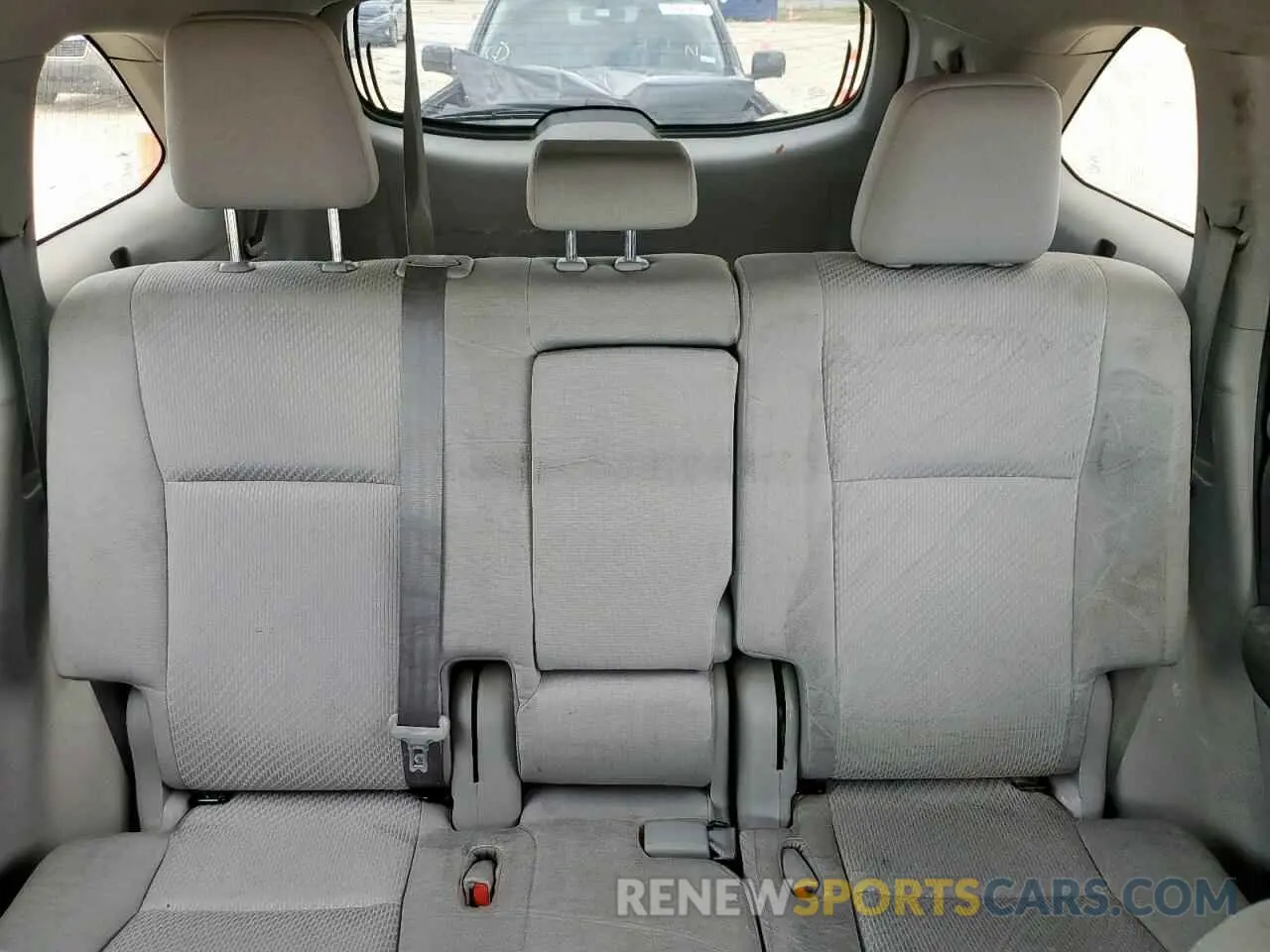 10 Photograph of a damaged car 5TDZARFH8KS044950 TOYOTA HIGHLANDER 2019