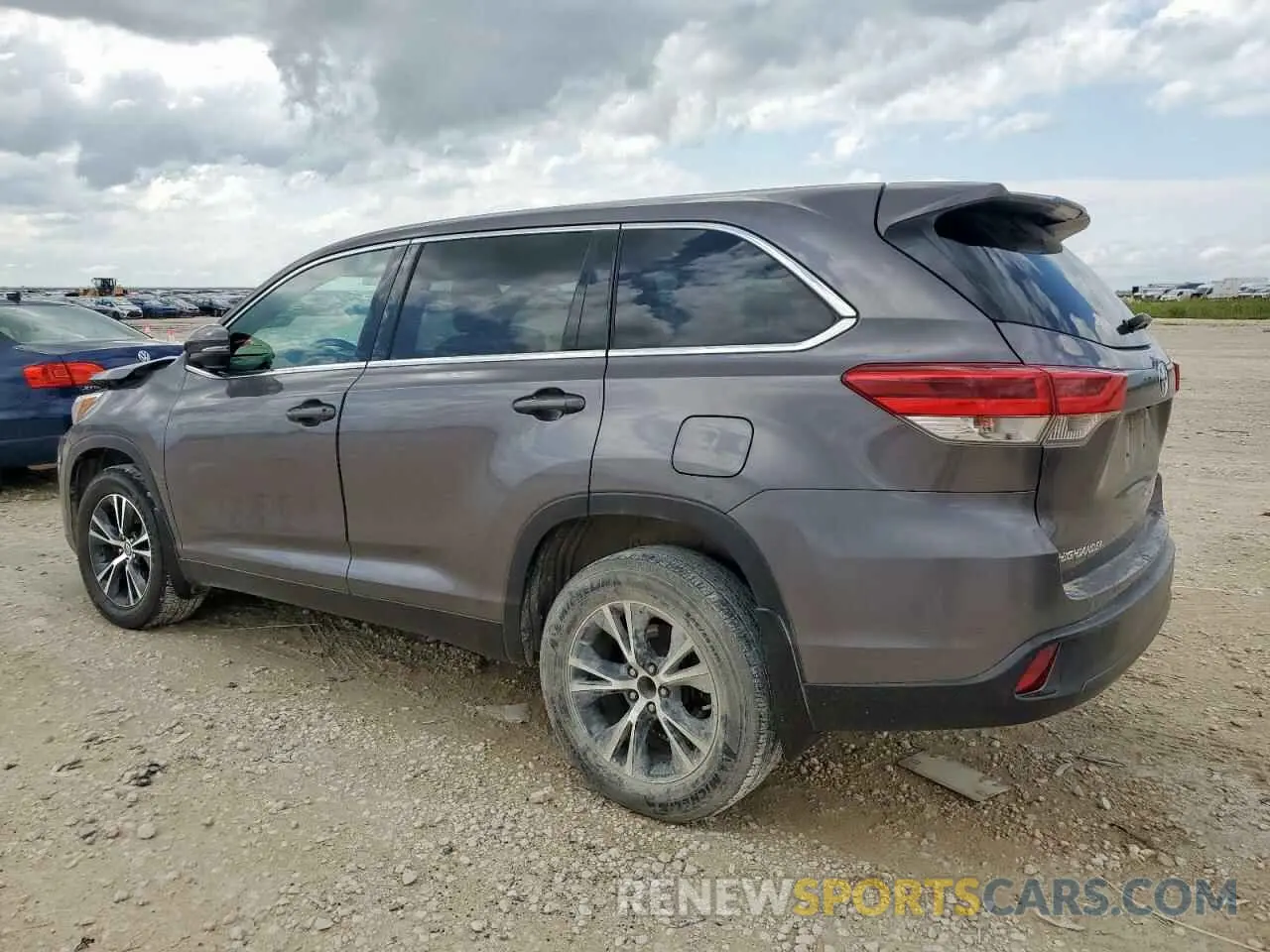 2 Photograph of a damaged car 5TDZARFH8KS044950 TOYOTA HIGHLANDER 2019