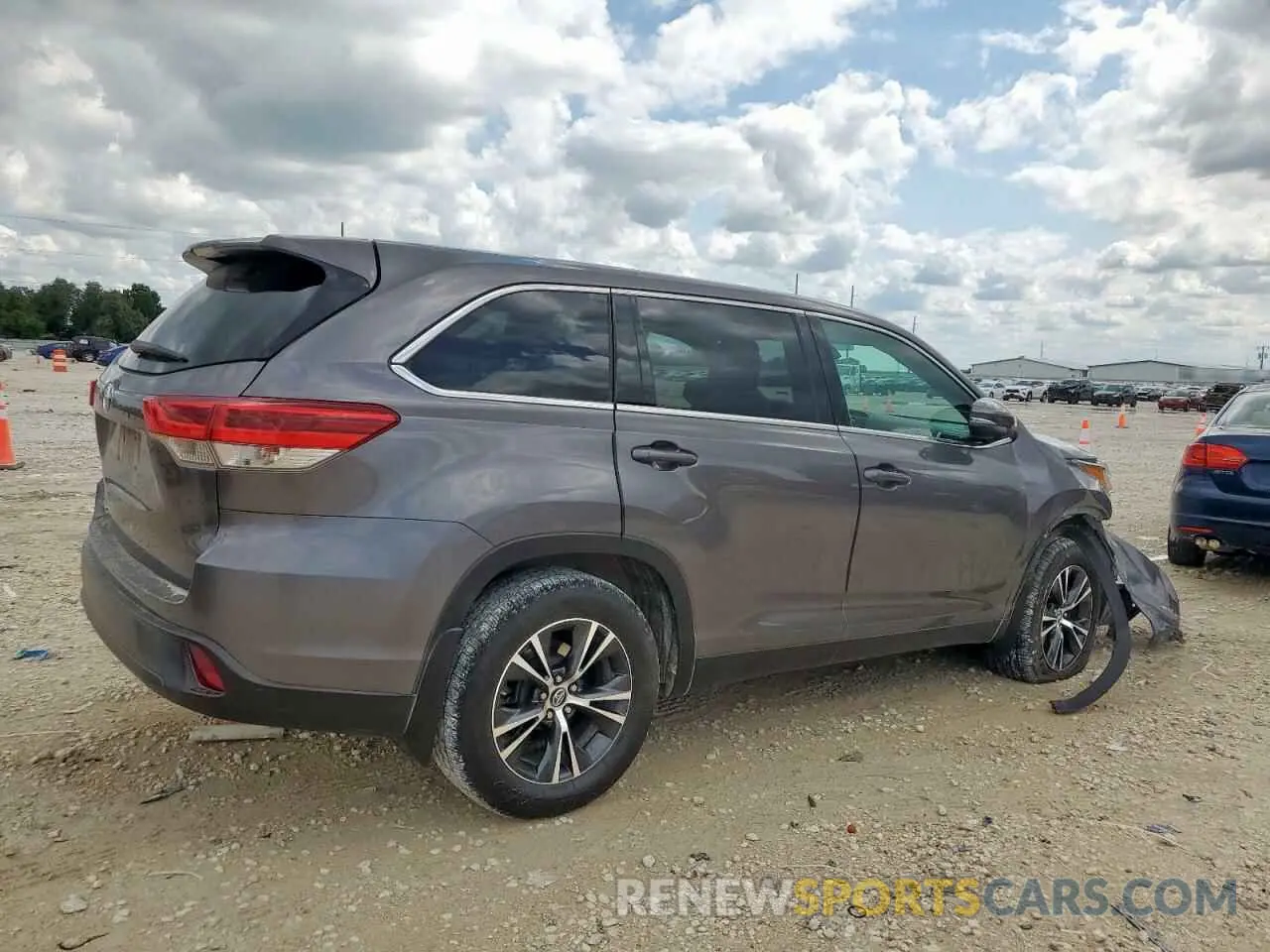3 Photograph of a damaged car 5TDZARFH8KS044950 TOYOTA HIGHLANDER 2019