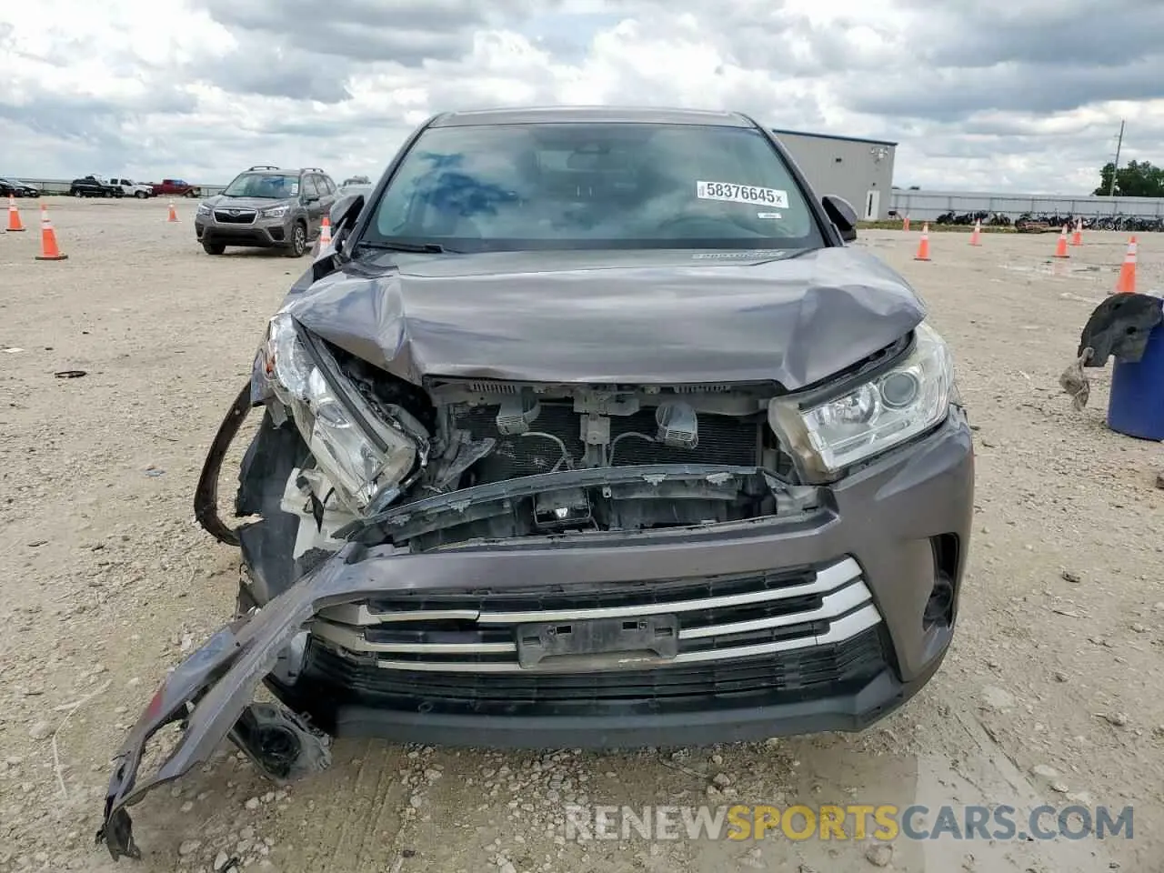 5 Photograph of a damaged car 5TDZARFH8KS044950 TOYOTA HIGHLANDER 2019