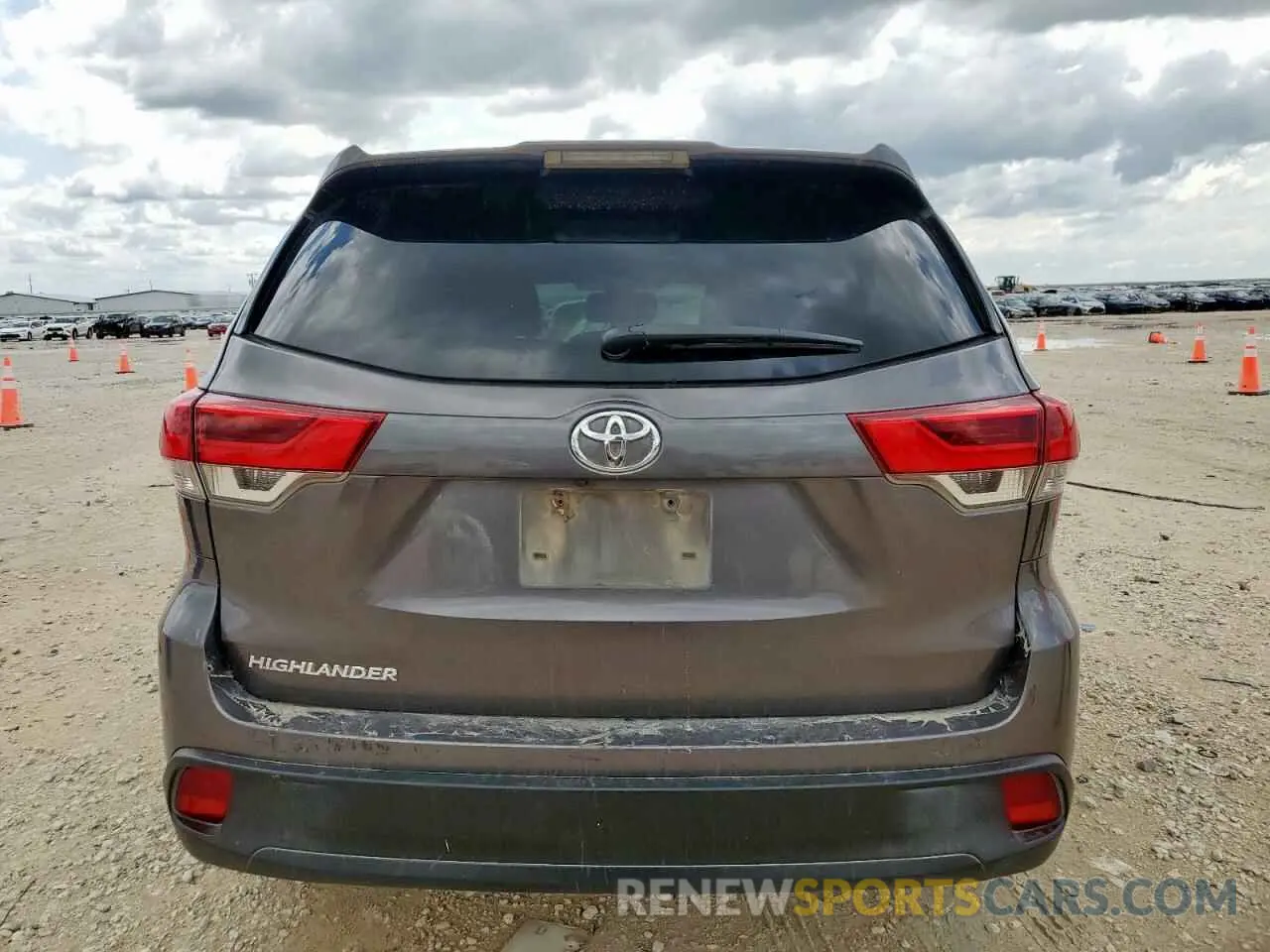 6 Photograph of a damaged car 5TDZARFH8KS044950 TOYOTA HIGHLANDER 2019