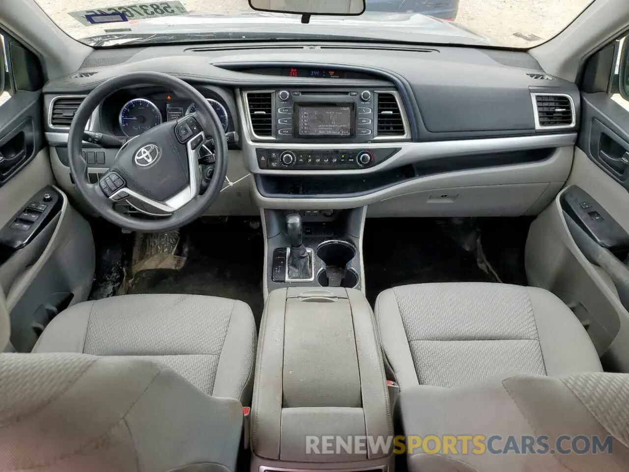 8 Photograph of a damaged car 5TDZARFH8KS044950 TOYOTA HIGHLANDER 2019