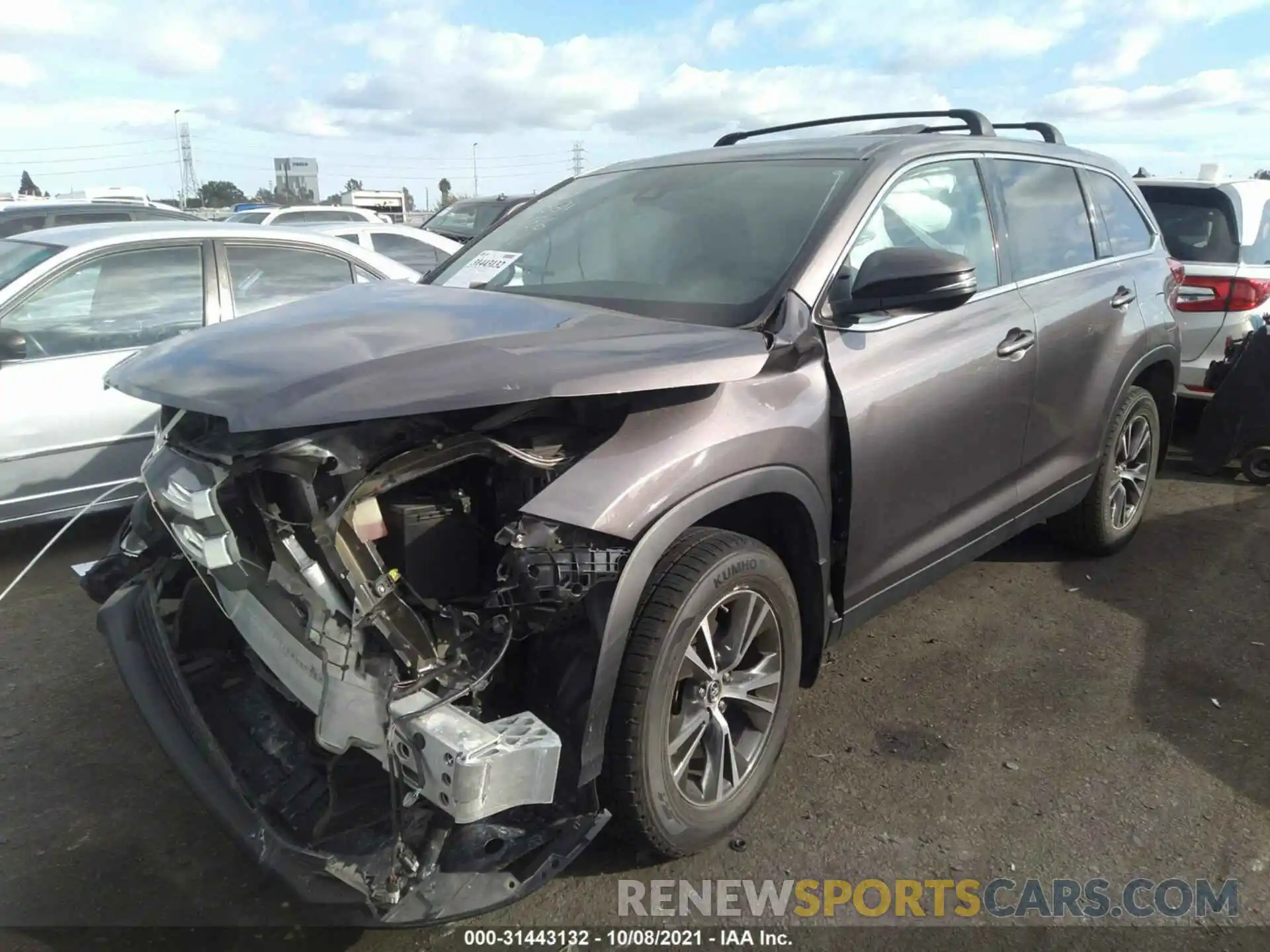 2 Photograph of a damaged car 5TDZARFH8KS045726 TOYOTA HIGHLANDER 2019