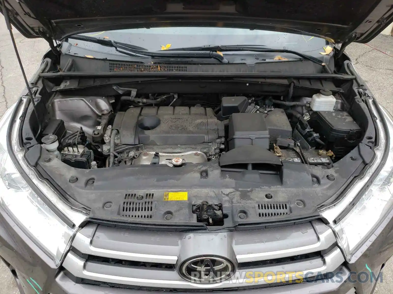 7 Photograph of a damaged car 5TDZARFH8KS048030 TOYOTA HIGHLANDER 2019