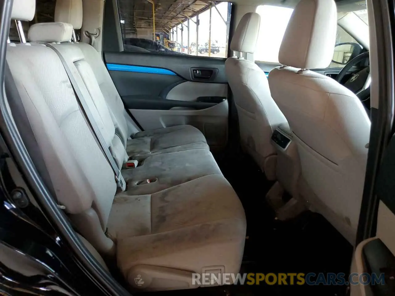 10 Photograph of a damaged car 5TDZARFH8KS049694 TOYOTA HIGHLANDER 2019