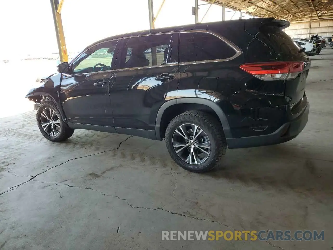 2 Photograph of a damaged car 5TDZARFH8KS049694 TOYOTA HIGHLANDER 2019