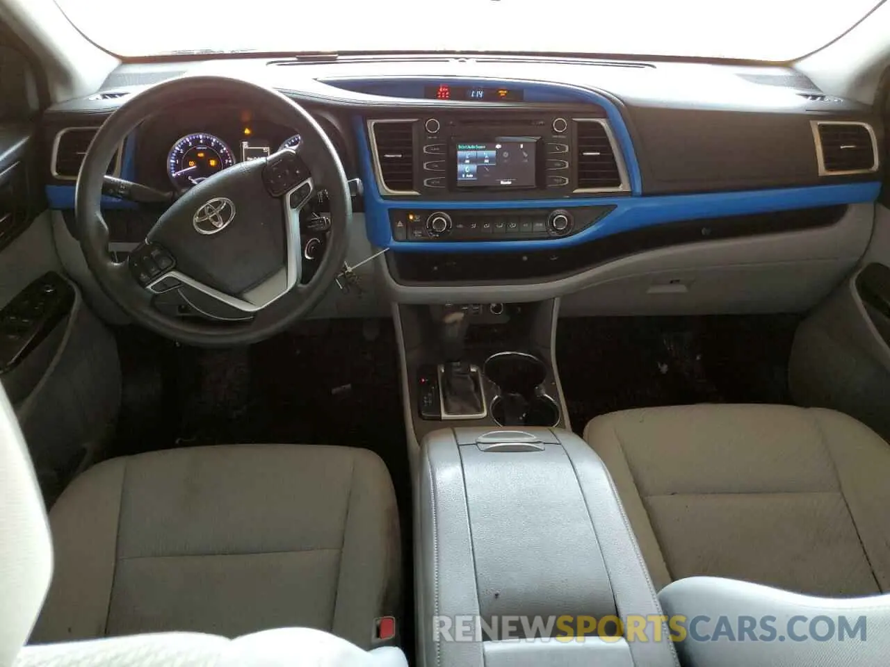 8 Photograph of a damaged car 5TDZARFH8KS049694 TOYOTA HIGHLANDER 2019