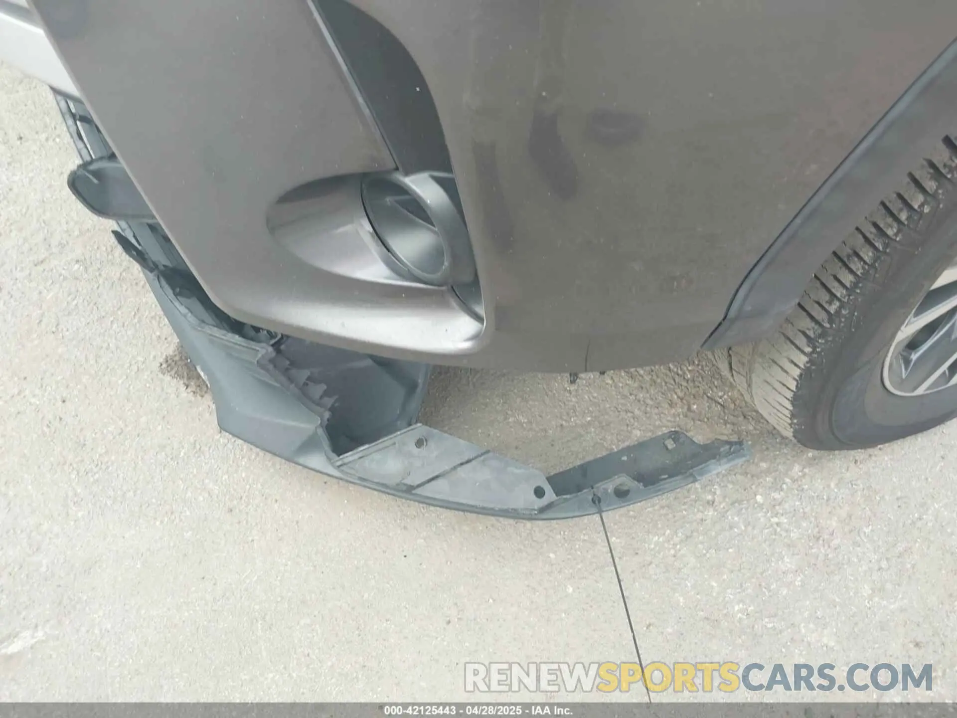 13 Photograph of a damaged car 5TDZARFH8KS055303 TOYOTA HIGHLANDER 2019