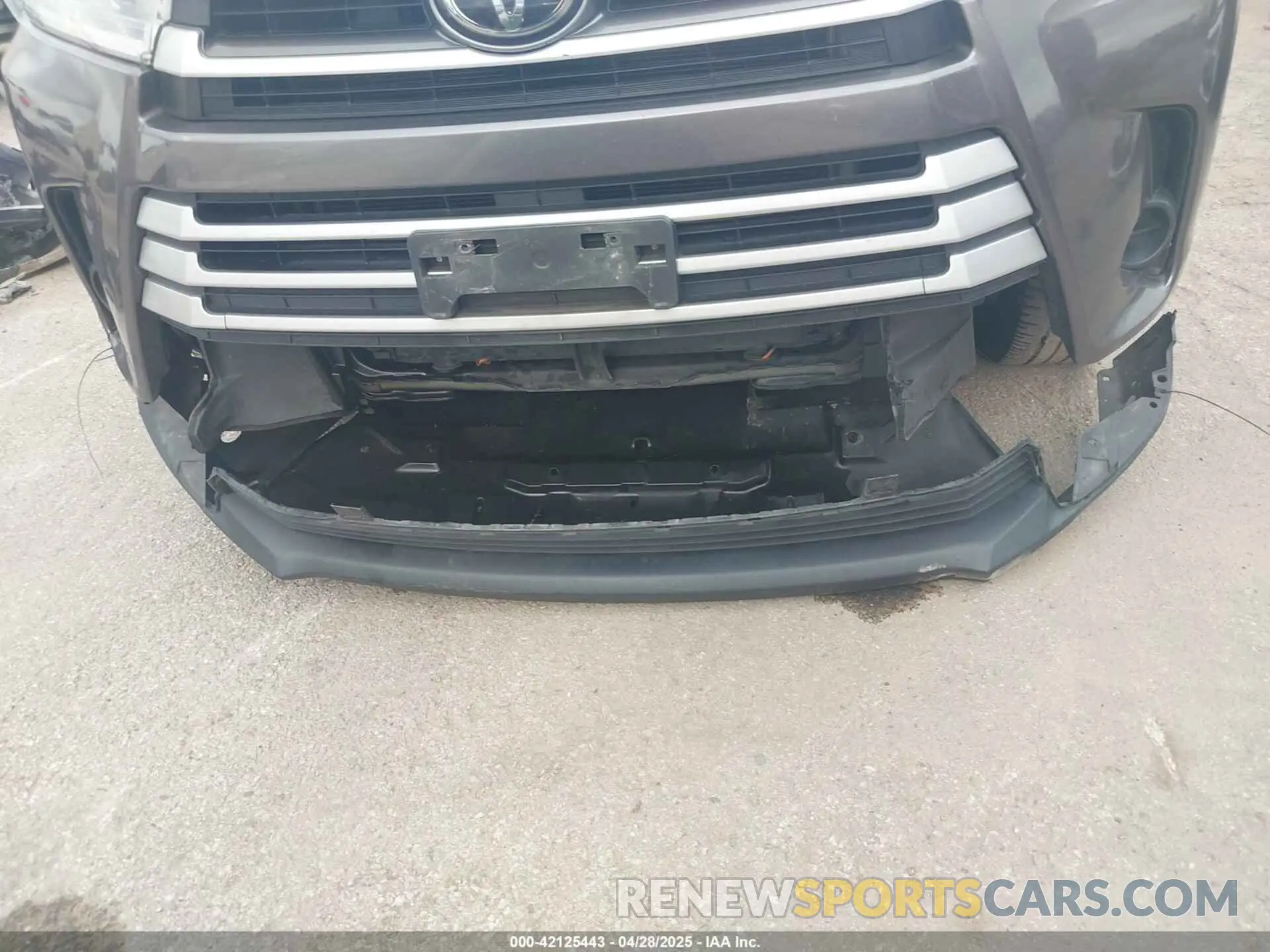 6 Photograph of a damaged car 5TDZARFH8KS055303 TOYOTA HIGHLANDER 2019