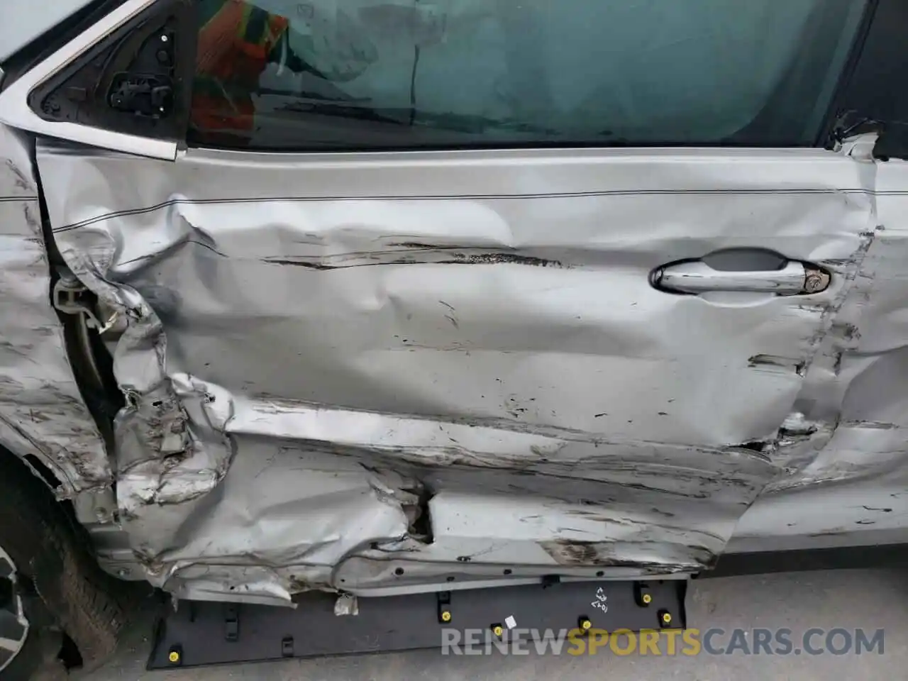 10 Photograph of a damaged car 5TDZARFH8KS058850 TOYOTA HIGHLANDER 2019