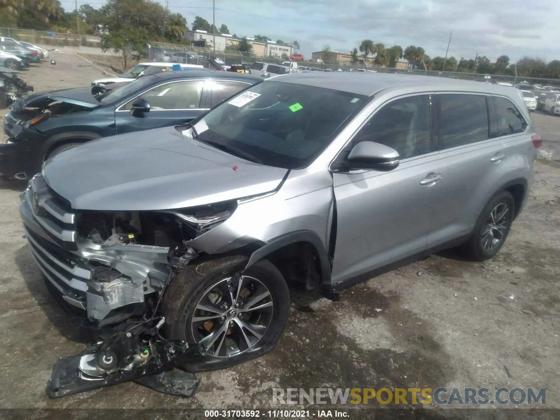 2 Photograph of a damaged car 5TDZARFH8KS059738 TOYOTA HIGHLANDER 2019