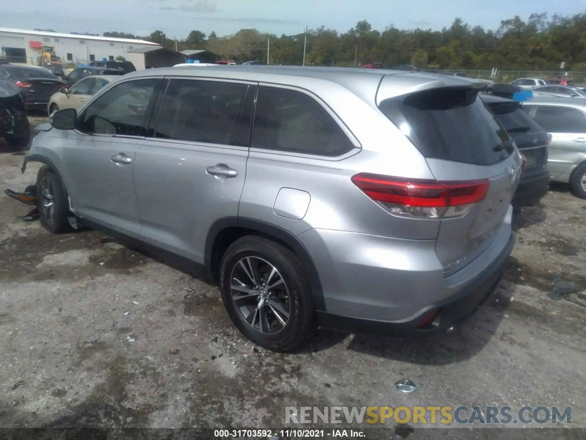 3 Photograph of a damaged car 5TDZARFH8KS059738 TOYOTA HIGHLANDER 2019