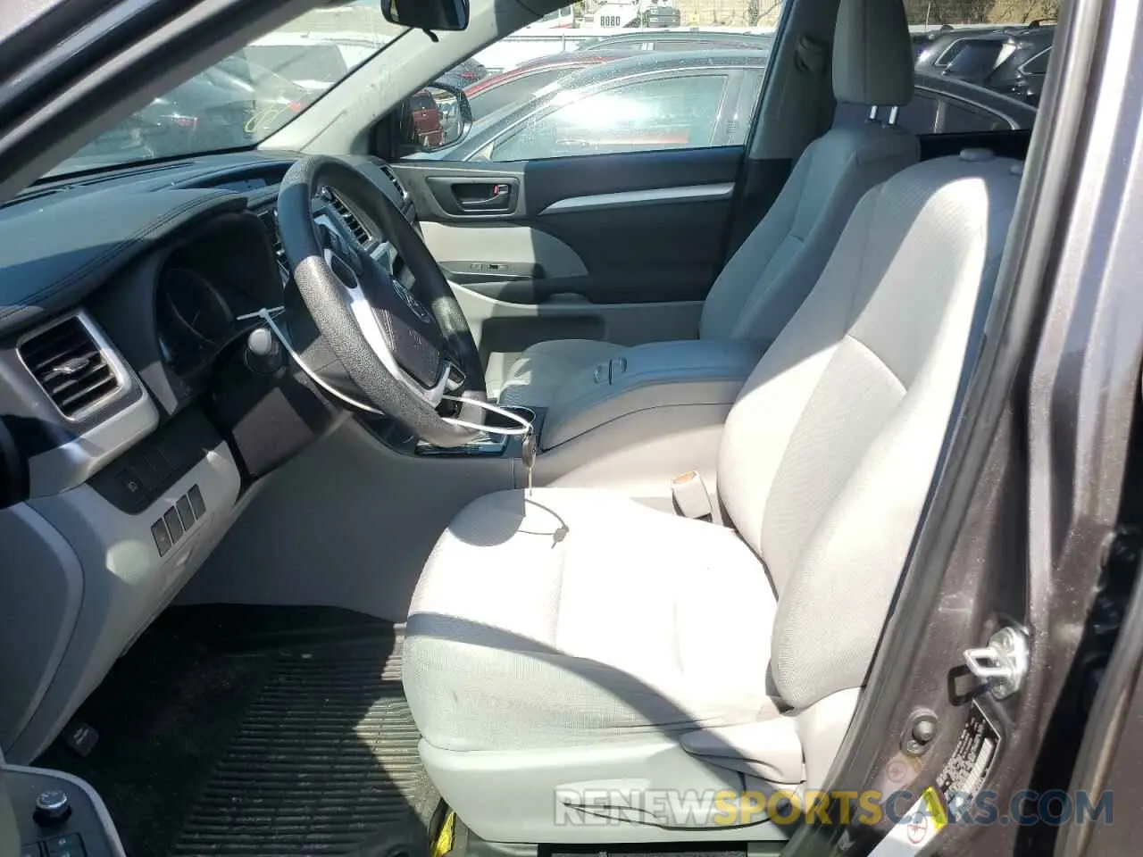 7 Photograph of a damaged car 5TDZARFH8KS061246 TOYOTA HIGHLANDER 2019