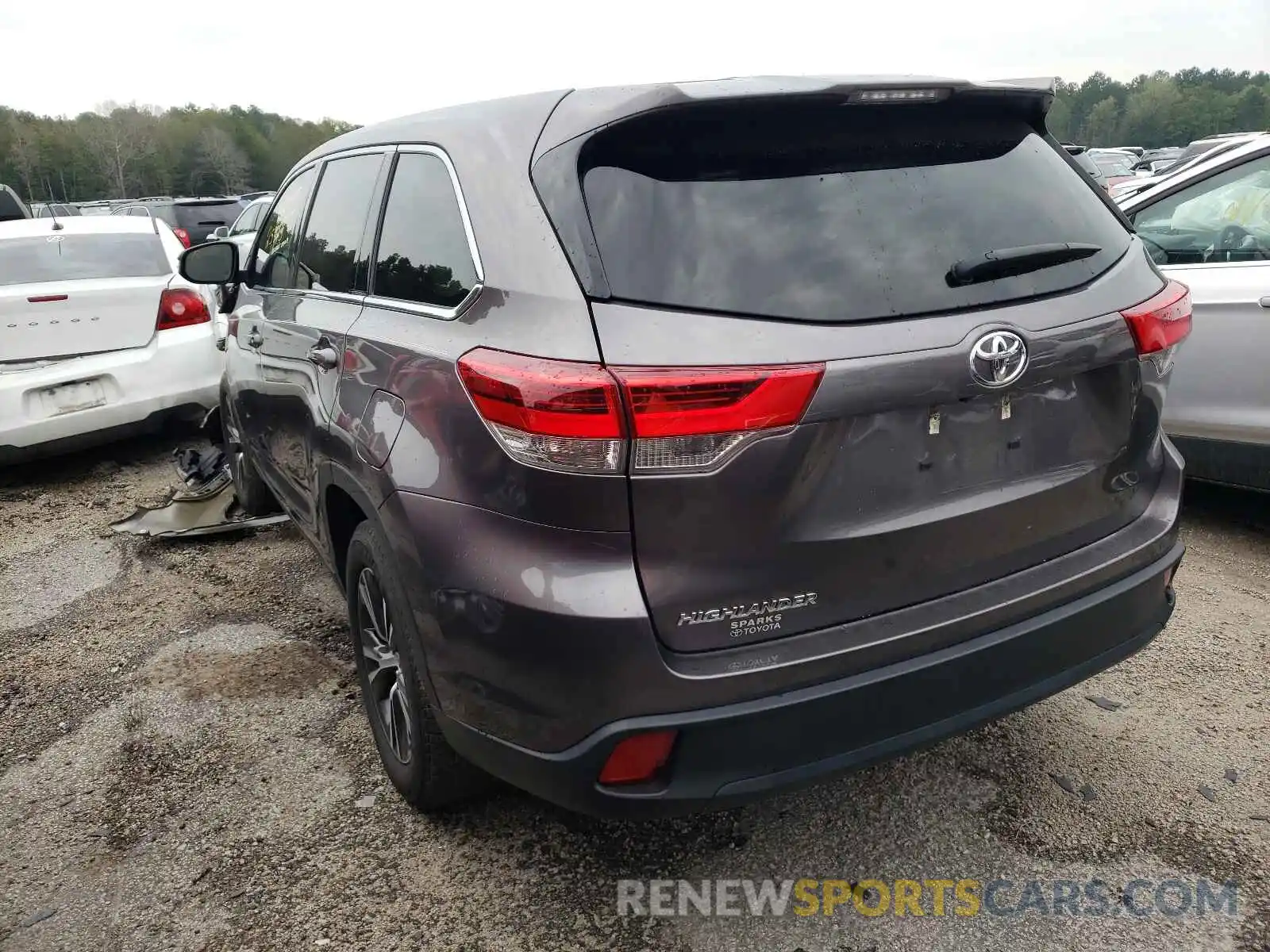 3 Photograph of a damaged car 5TDZARFH8KS061327 TOYOTA HIGHLANDER 2019