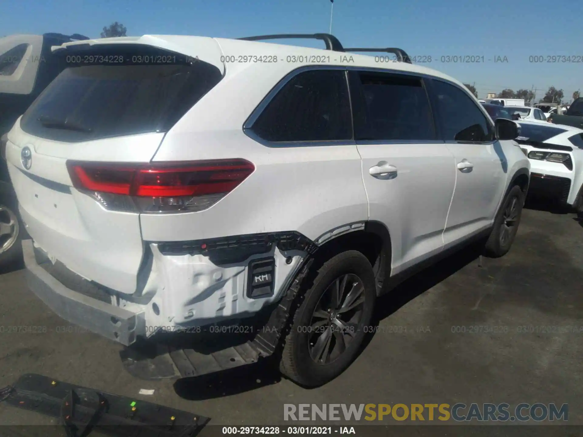 4 Photograph of a damaged car 5TDZARFH9KS042849 TOYOTA HIGHLANDER 2019