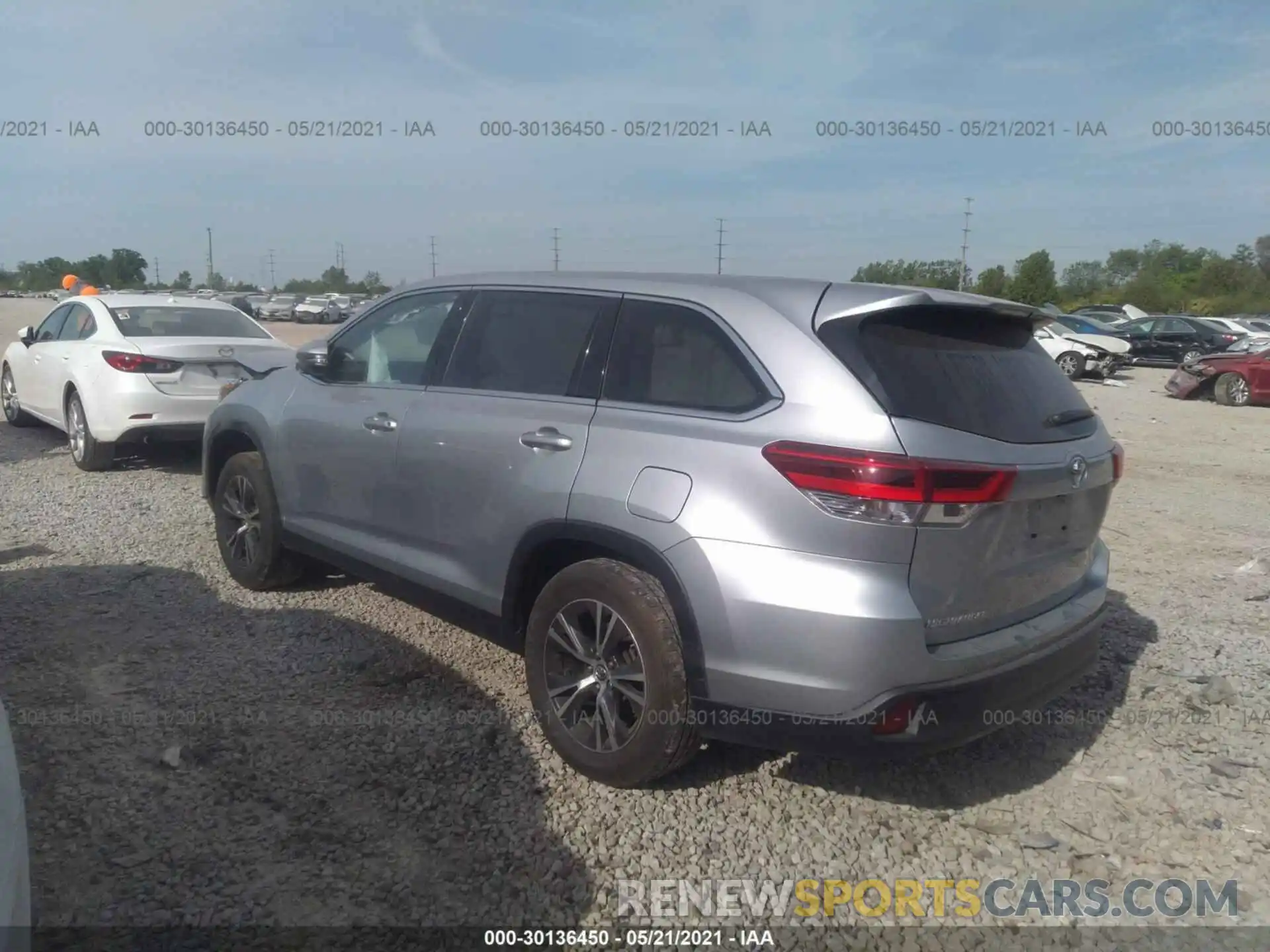 3 Photograph of a damaged car 5TDZARFH9KS043290 TOYOTA HIGHLANDER 2019