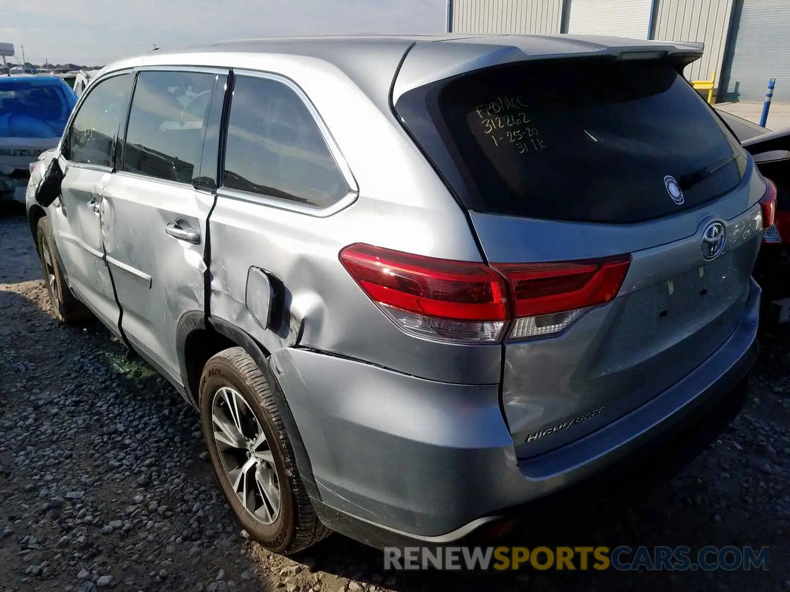 3 Photograph of a damaged car 5TDZARFH9KS043841 TOYOTA HIGHLANDER 2019