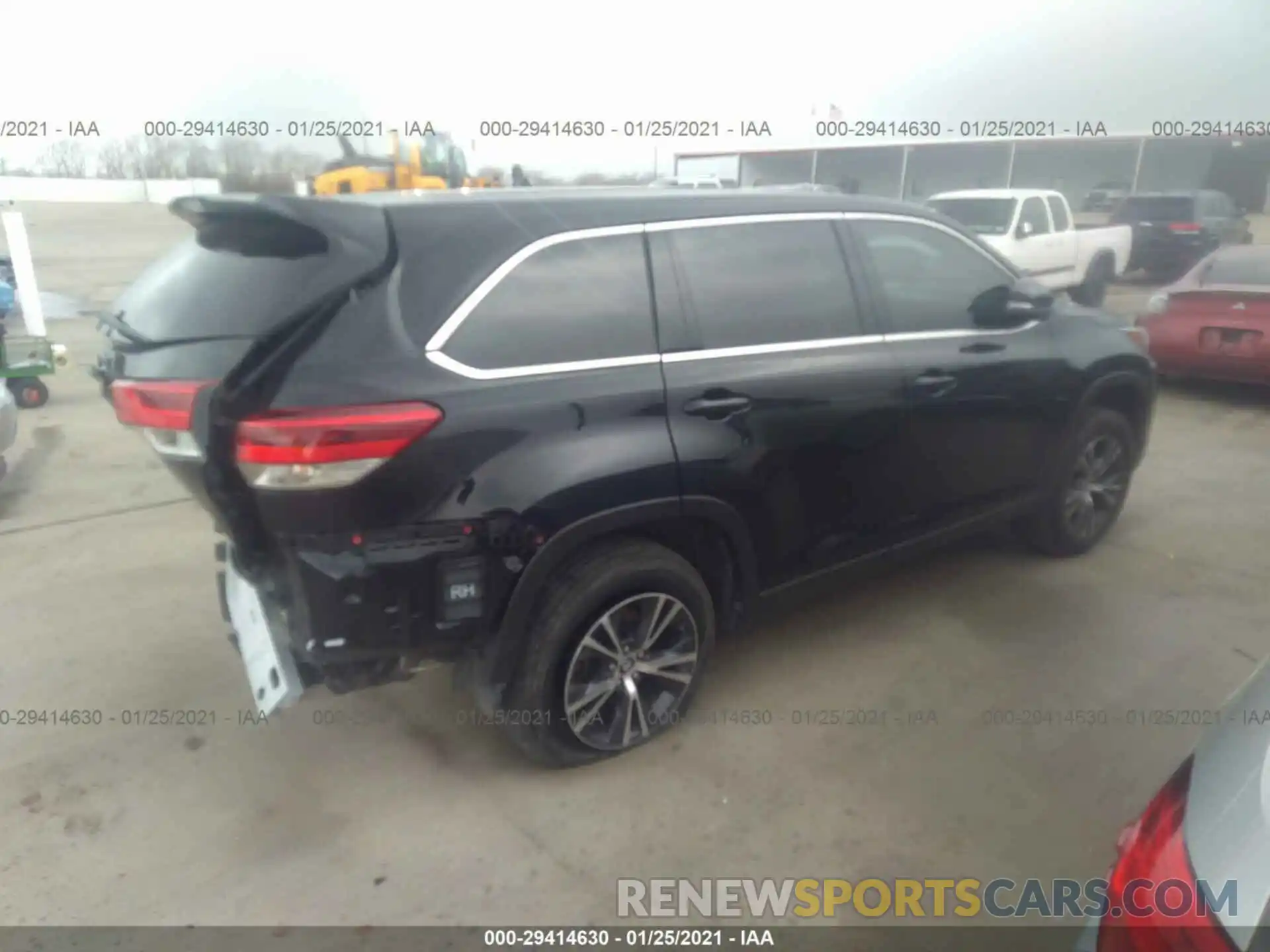 4 Photograph of a damaged car 5TDZARFH9KS050465 TOYOTA HIGHLANDER 2019