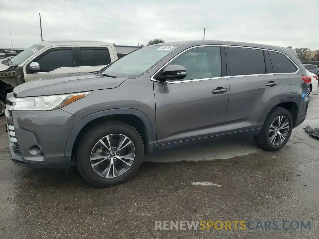 1 Photograph of a damaged car 5TDZARFH9KS051342 TOYOTA HIGHLANDER 2019