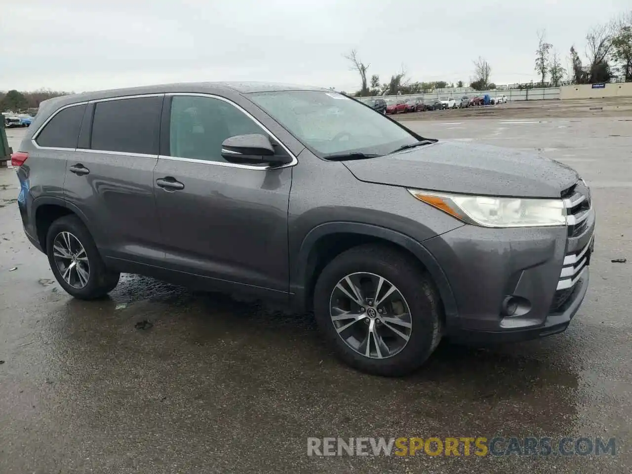 4 Photograph of a damaged car 5TDZARFH9KS051342 TOYOTA HIGHLANDER 2019