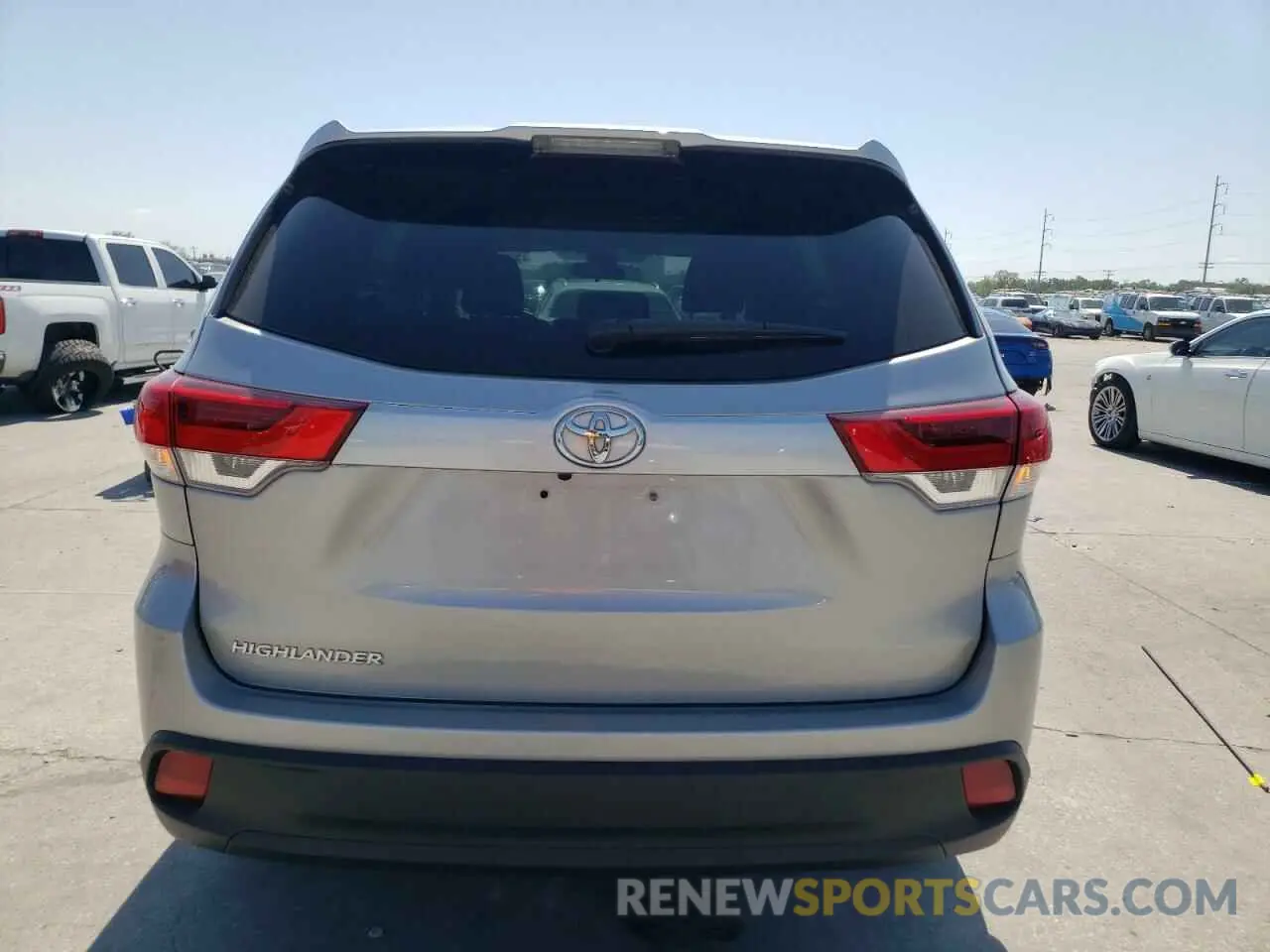 6 Photograph of a damaged car 5TDZARFH9KS052135 TOYOTA HIGHLANDER 2019