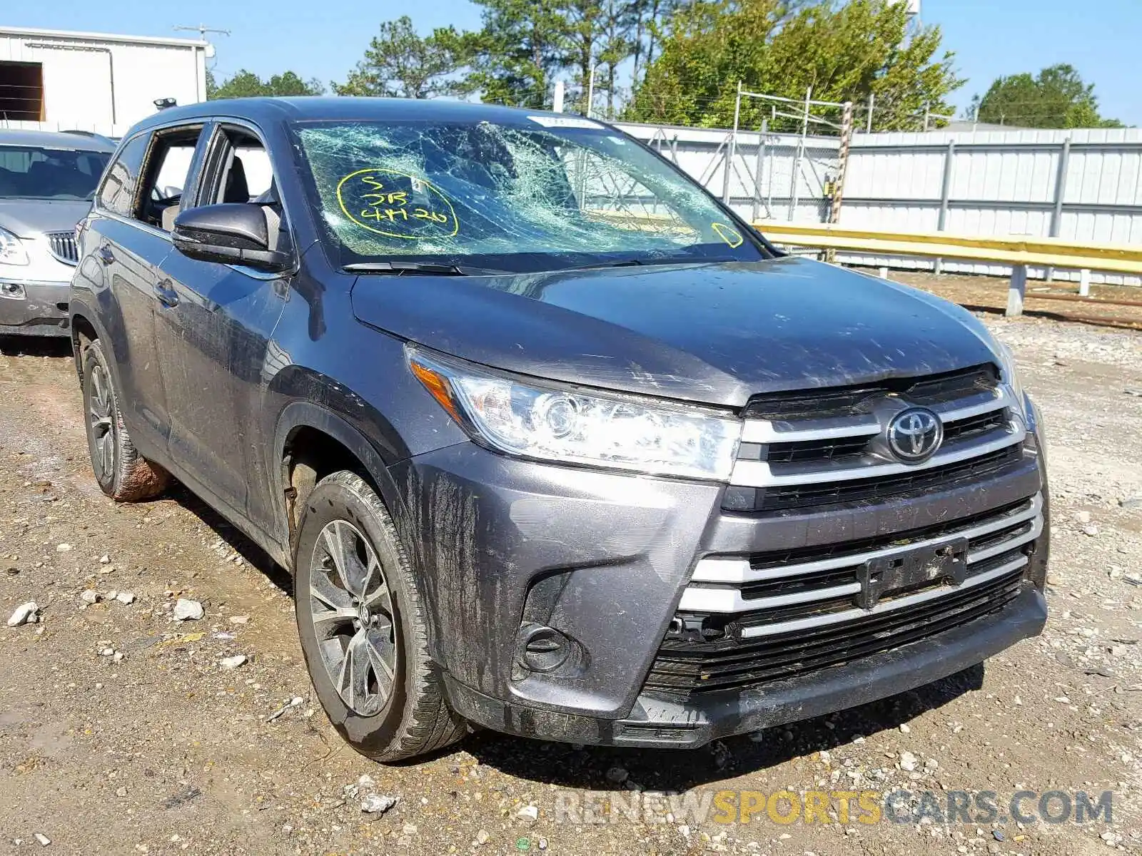 1 Photograph of a damaged car 5TDZARFH9KS054550 TOYOTA HIGHLANDER 2019