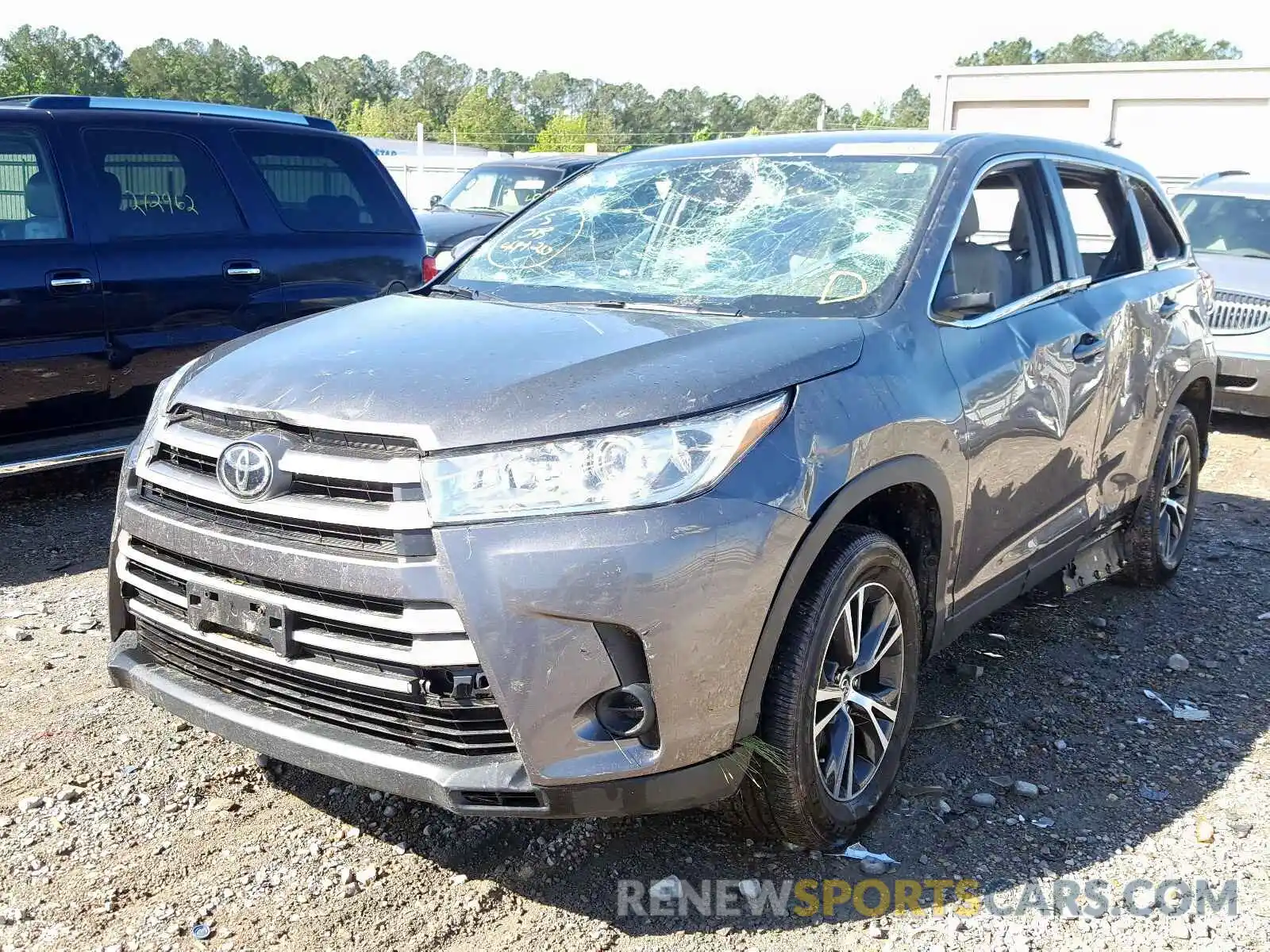 2 Photograph of a damaged car 5TDZARFH9KS054550 TOYOTA HIGHLANDER 2019