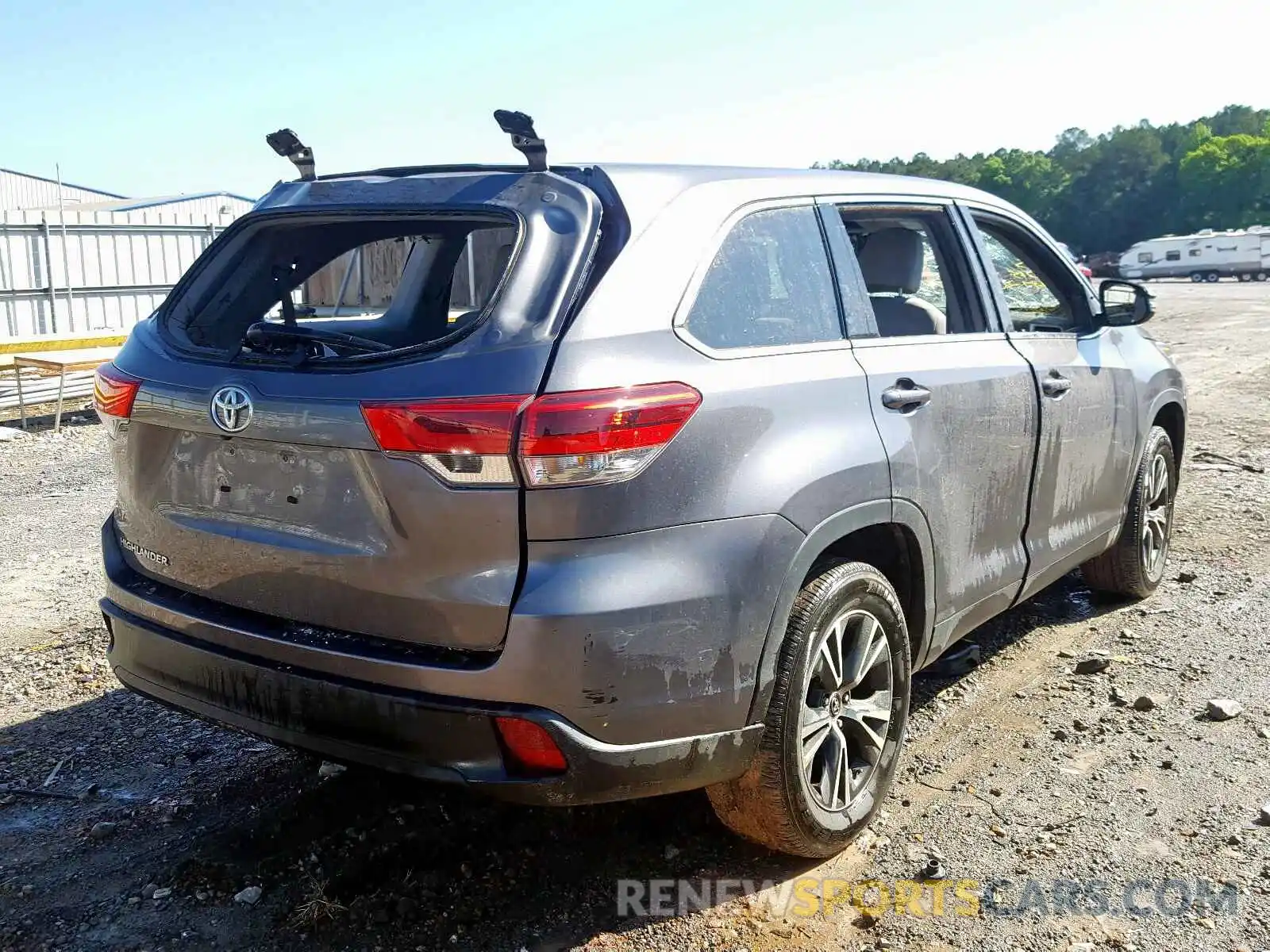 4 Photograph of a damaged car 5TDZARFH9KS054550 TOYOTA HIGHLANDER 2019