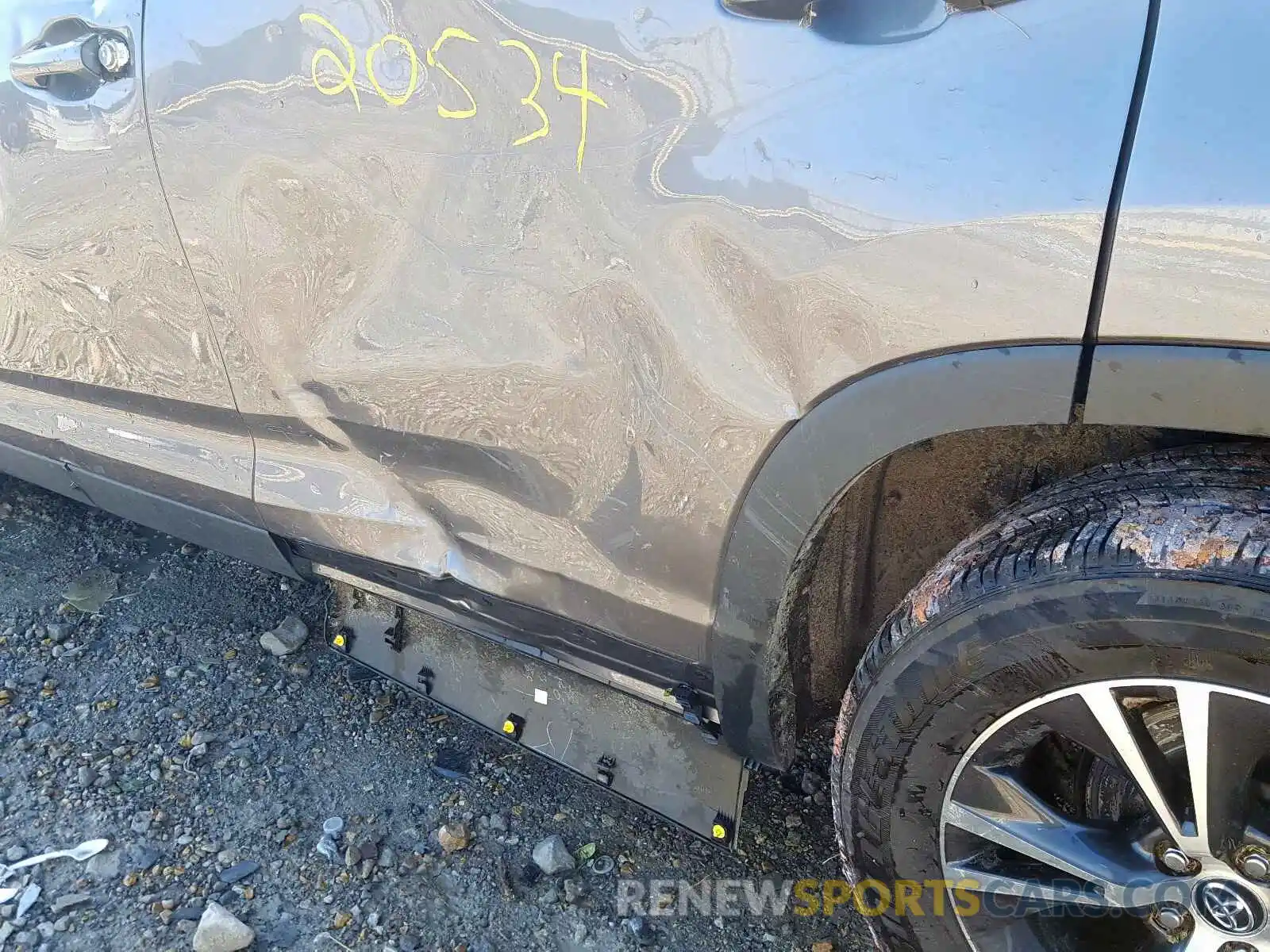 9 Photograph of a damaged car 5TDZARFH9KS054550 TOYOTA HIGHLANDER 2019