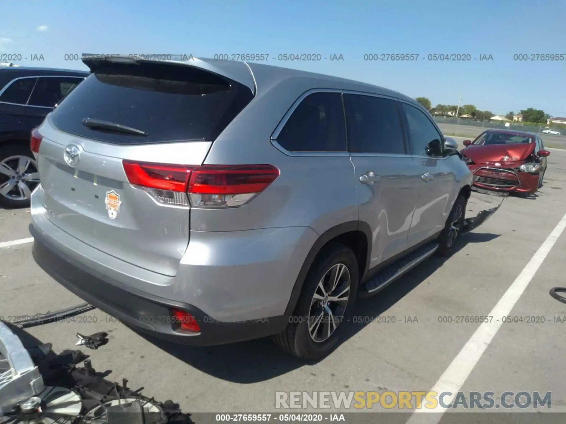 4 Photograph of a damaged car 5TDZARFH9KS055357 TOYOTA HIGHLANDER 2019