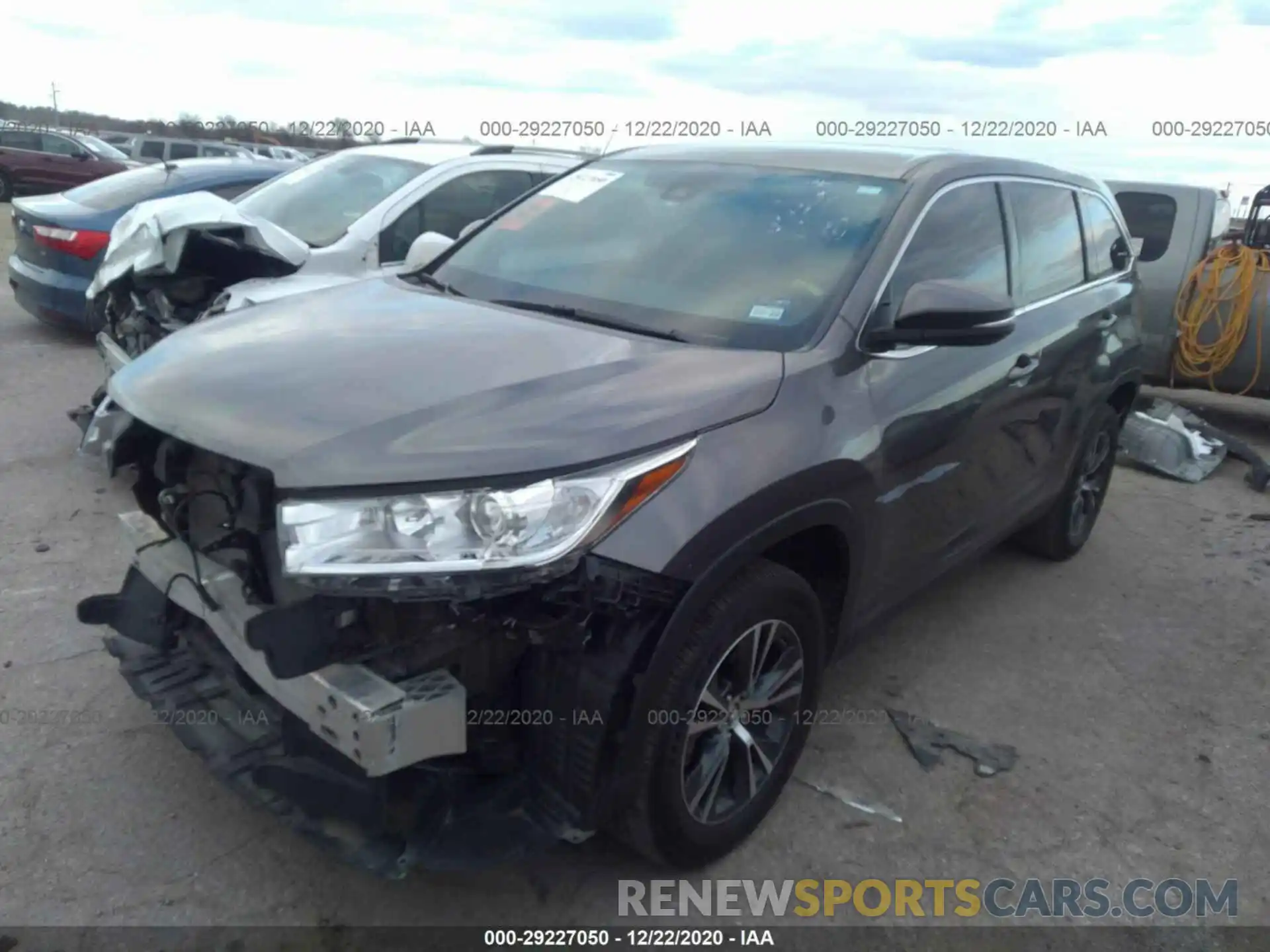 2 Photograph of a damaged car 5TDZARFH9KS055472 TOYOTA HIGHLANDER 2019