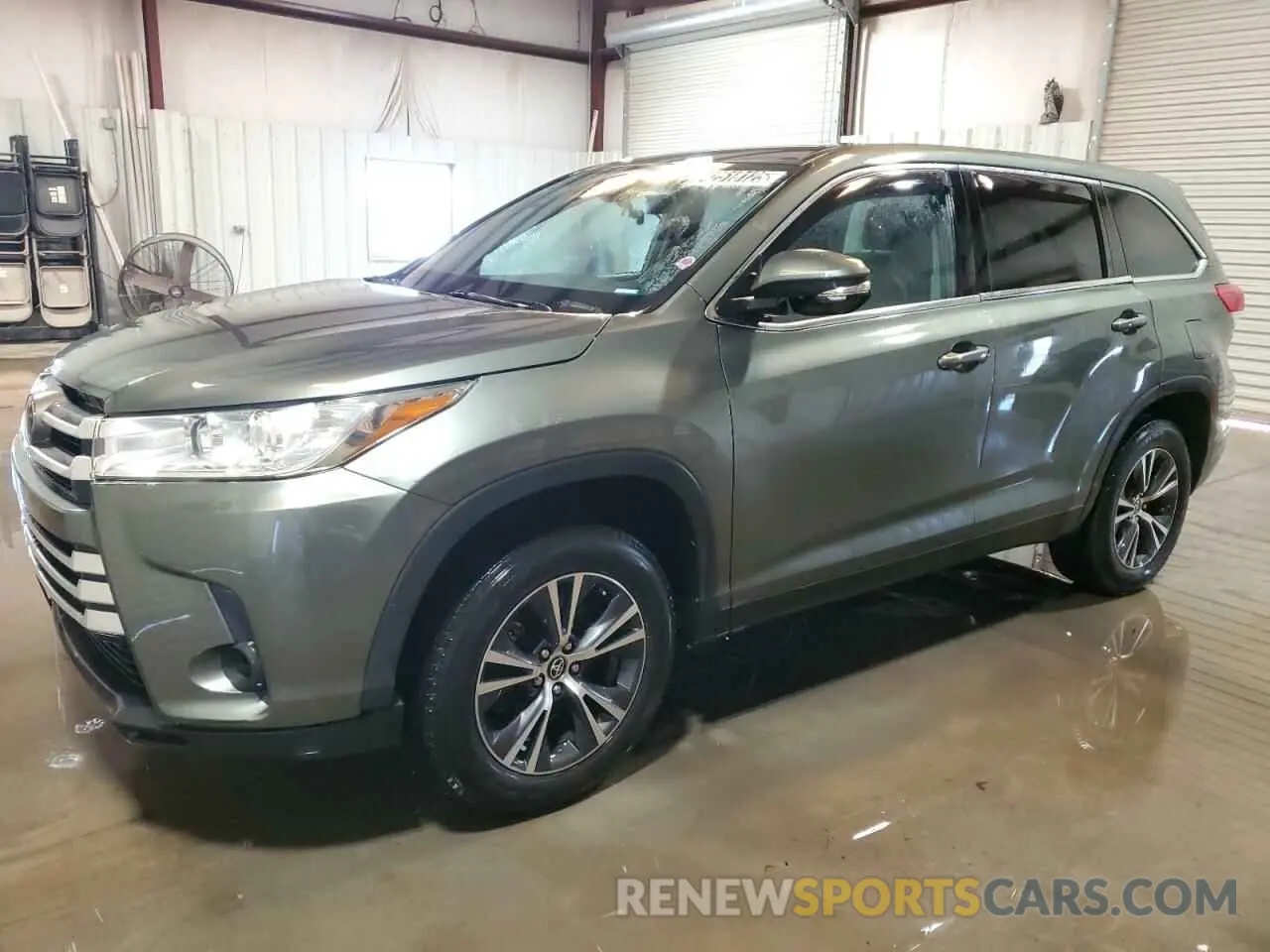 1 Photograph of a damaged car 5TDZARFH9KS056444 TOYOTA HIGHLANDER 2019