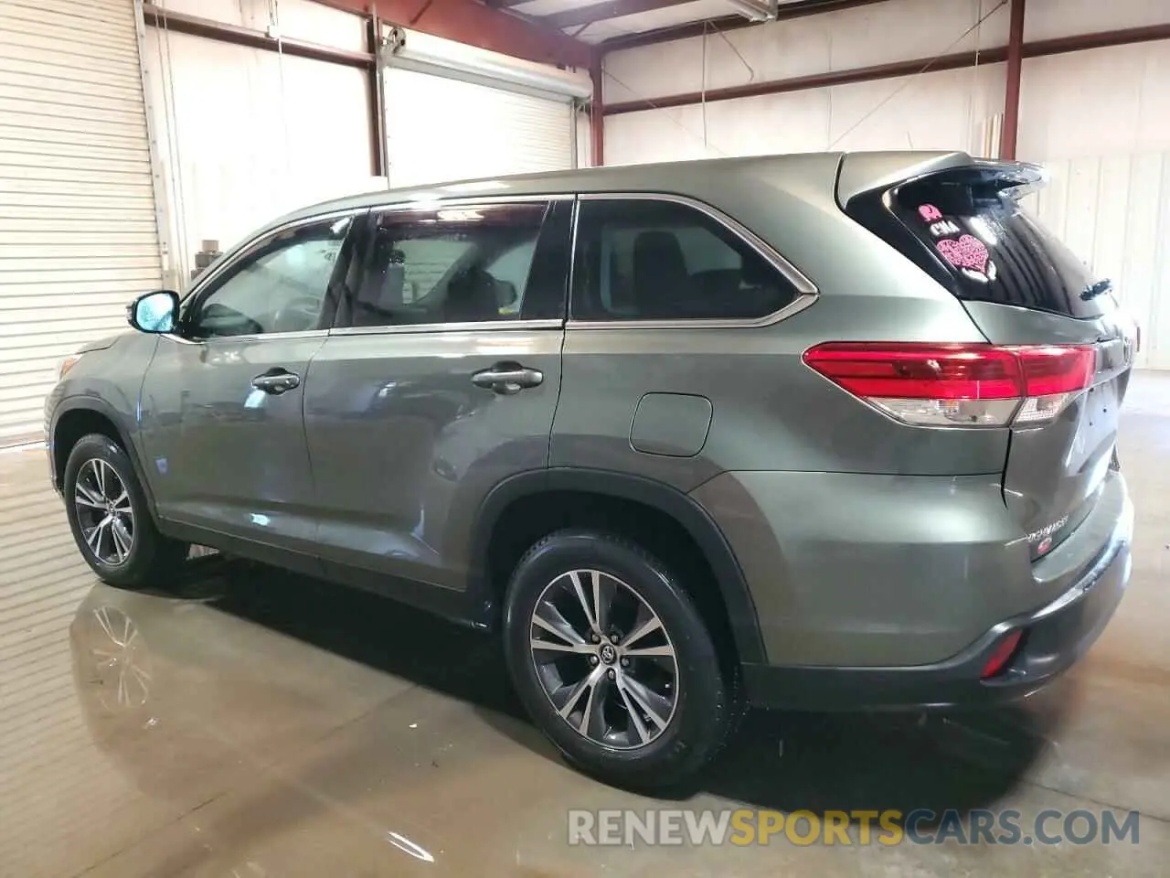 2 Photograph of a damaged car 5TDZARFH9KS056444 TOYOTA HIGHLANDER 2019