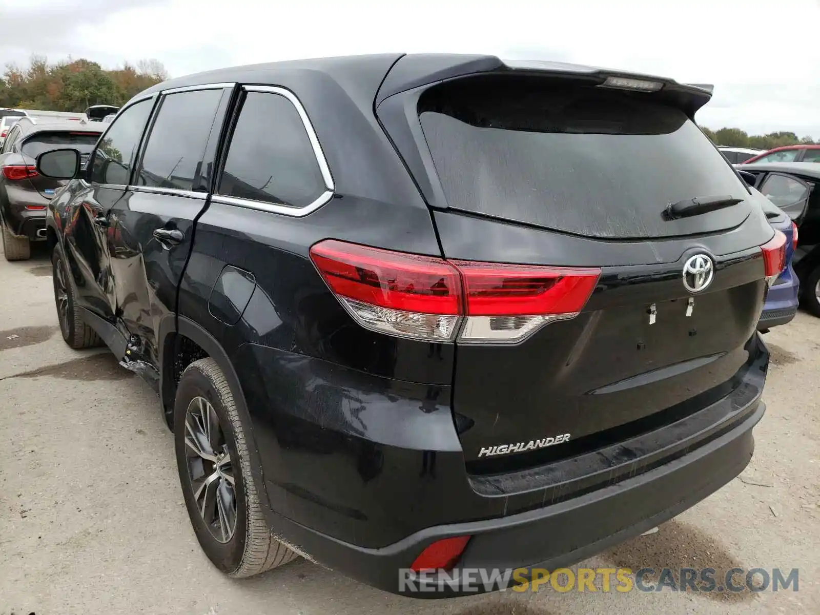 3 Photograph of a damaged car 5TDZARFH9KS059005 TOYOTA HIGHLANDER 2019