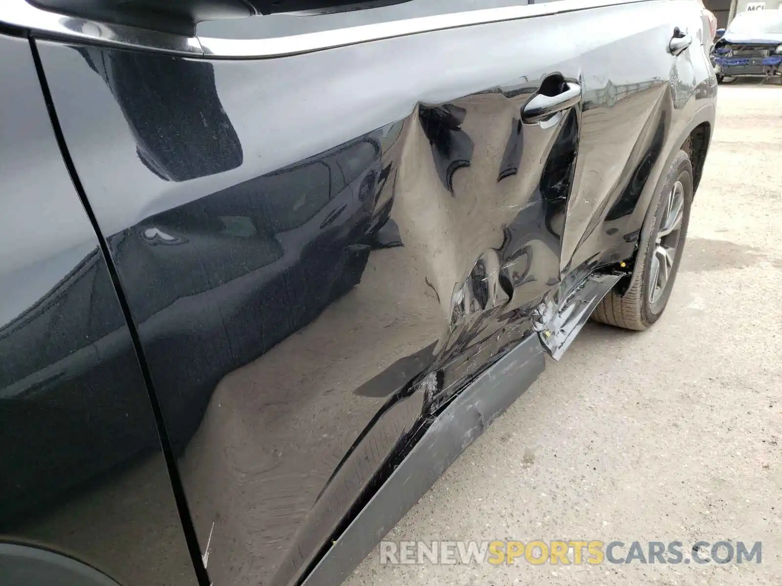 9 Photograph of a damaged car 5TDZARFH9KS059005 TOYOTA HIGHLANDER 2019