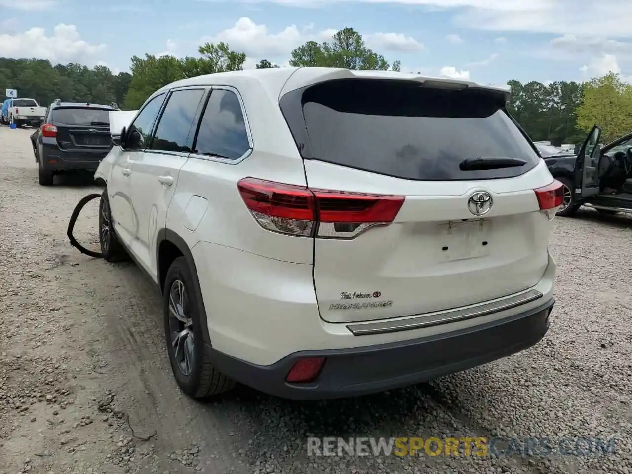 3 Photograph of a damaged car 5TDZARFH9KS059151 TOYOTA HIGHLANDER 2019