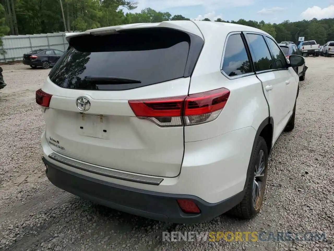 4 Photograph of a damaged car 5TDZARFH9KS059151 TOYOTA HIGHLANDER 2019