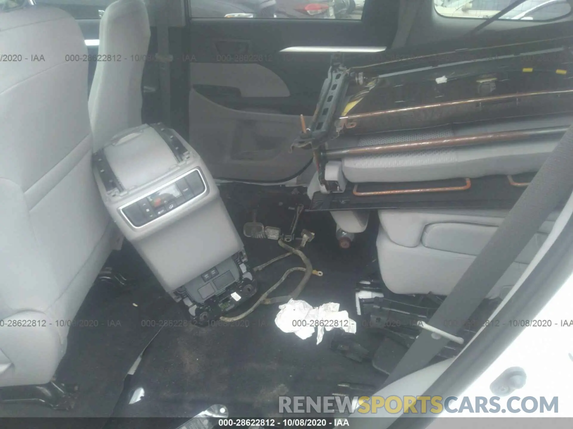 8 Photograph of a damaged car 5TDZARFH9KS061109 TOYOTA HIGHLANDER 2019