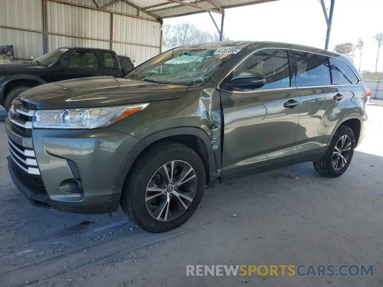 1 Photograph of a damaged car 5TDZARFHXKS046196 TOYOTA HIGHLANDER 2019