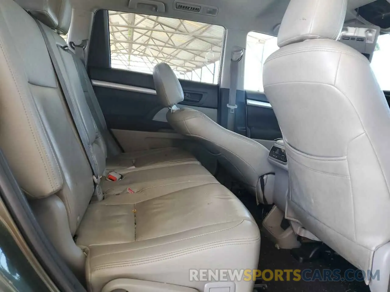 11 Photograph of a damaged car 5TDZARFHXKS046196 TOYOTA HIGHLANDER 2019