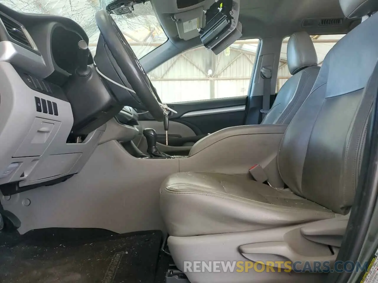 7 Photograph of a damaged car 5TDZARFHXKS046196 TOYOTA HIGHLANDER 2019