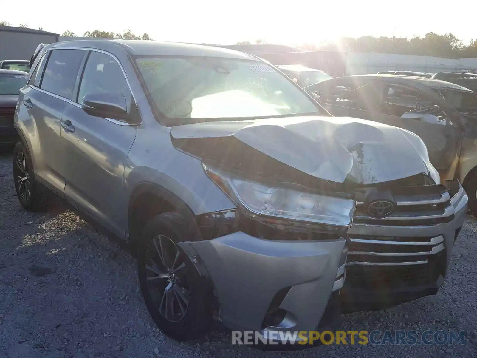 1 Photograph of a damaged car 5TDZARFHXKS047669 TOYOTA HIGHLANDER 2019