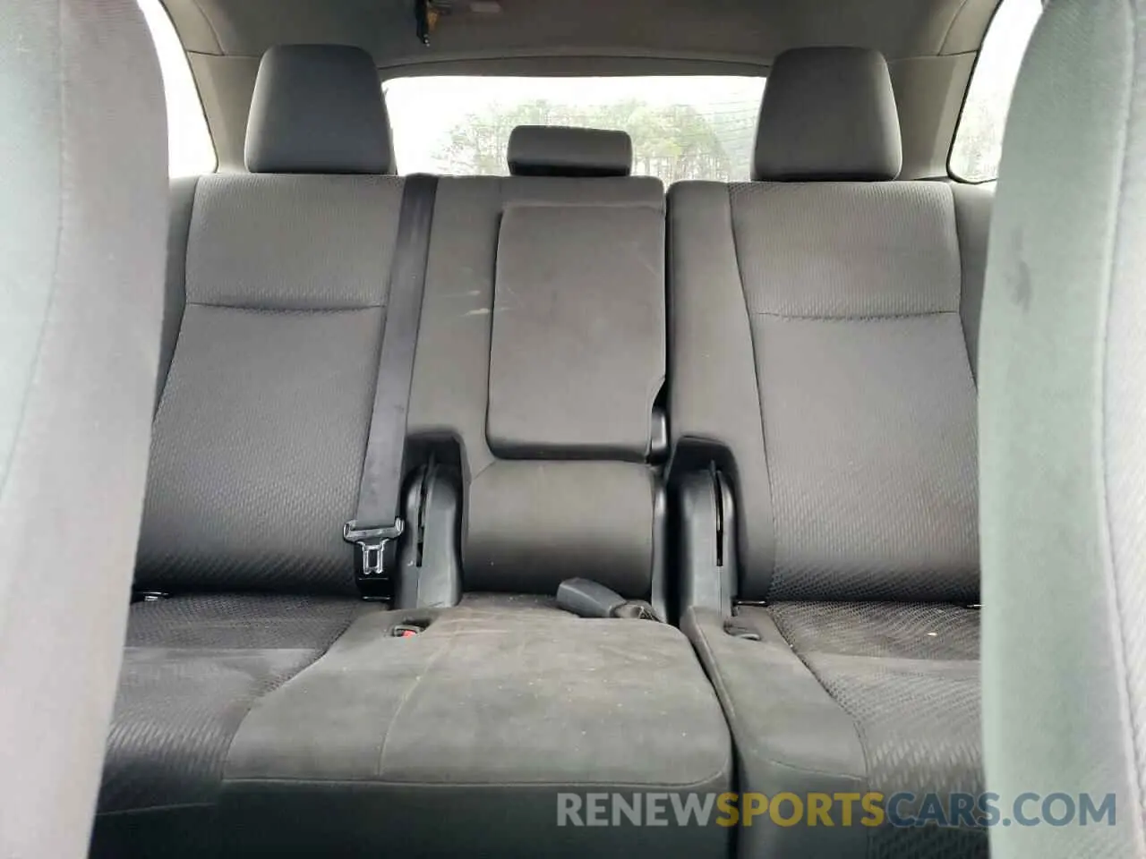 10 Photograph of a damaged car 5TDZARFHXKS048160 TOYOTA HIGHLANDER 2019