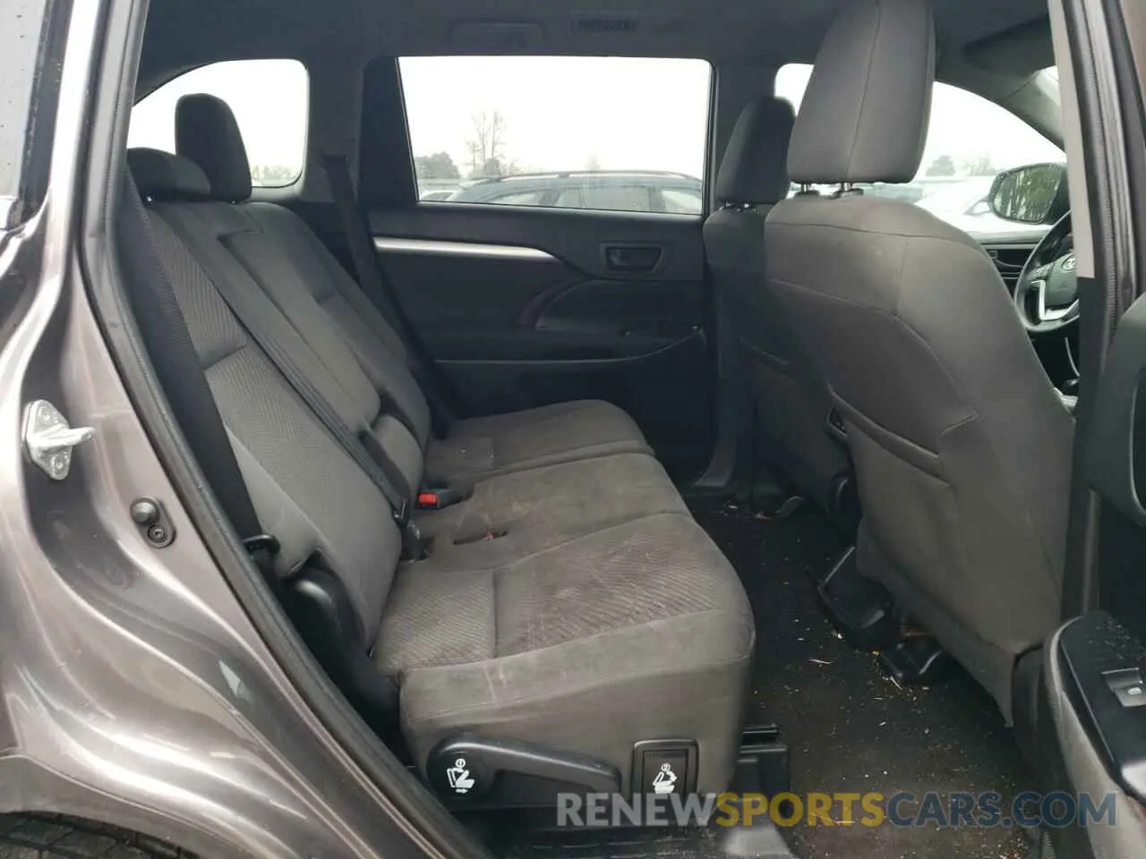 11 Photograph of a damaged car 5TDZARFHXKS048160 TOYOTA HIGHLANDER 2019