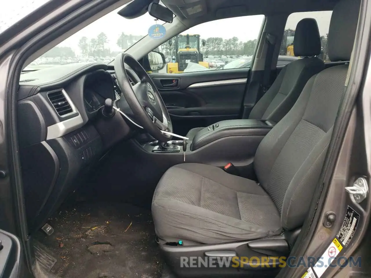 7 Photograph of a damaged car 5TDZARFHXKS048160 TOYOTA HIGHLANDER 2019