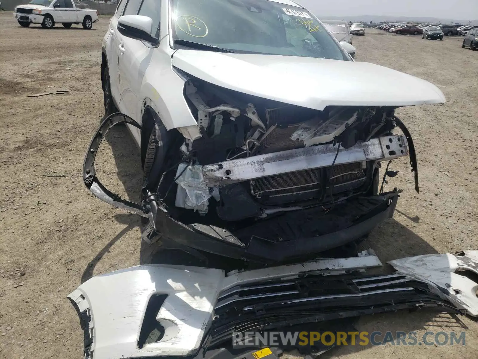9 Photograph of a damaged car 5TDZARFHXKS049521 TOYOTA HIGHLANDER 2019