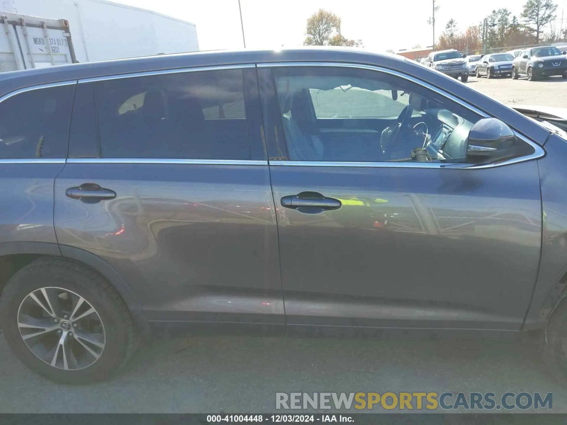 13 Photograph of a damaged car 5TDZARFHXKS050183 TOYOTA HIGHLANDER 2019